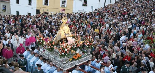 Así hemos contado la bajada de la Virgen de la Montaña en Cáceres