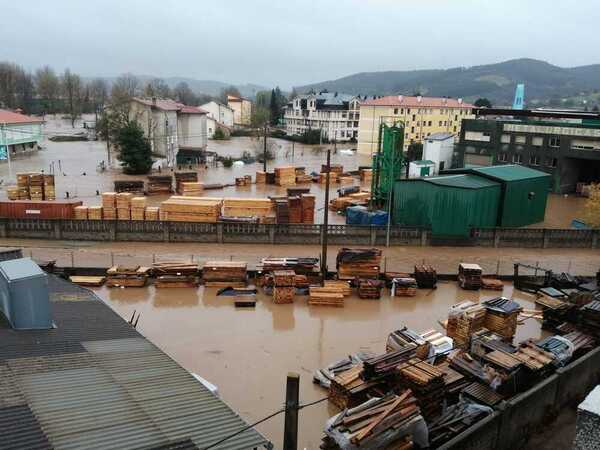 Más imágenes de Renedo totalmente anegado. Foto: Javier Hernández.