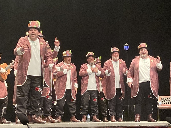 Carnaval de Badajoz: Los Camballotas embriagan al público en una noche más floja