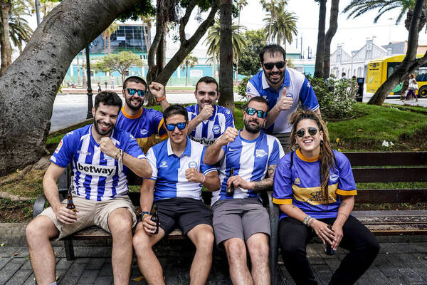 En directo, la afición del Alavés disfruta de la &#039;final&#039; por el ascenso