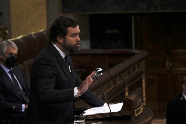 El portavoz de Vox en la Cámara Baja, Iván Espinosa de los Monteros, en la tribuna del Congreso / Óscar Chamorro