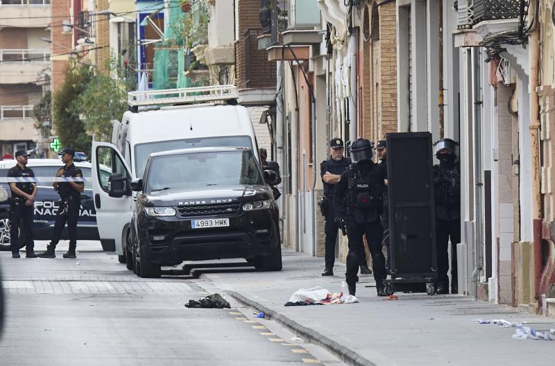 DIRECTO | La Policía busca por toda Valencia al hombre que ha tiroteado a otro en el Cabanyal