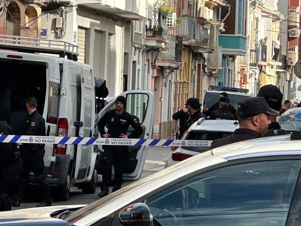 DIRECTO | La Policía busca por toda Valencia al hombre que ha tiroteado a otro en el Cabanyal