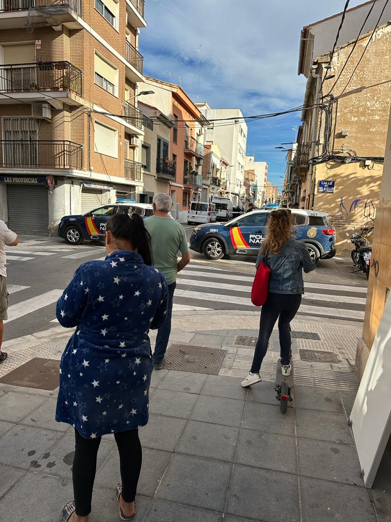 DIRECTO | La Policía busca por toda Valencia al hombre que ha tiroteado a otro en el Cabanyal