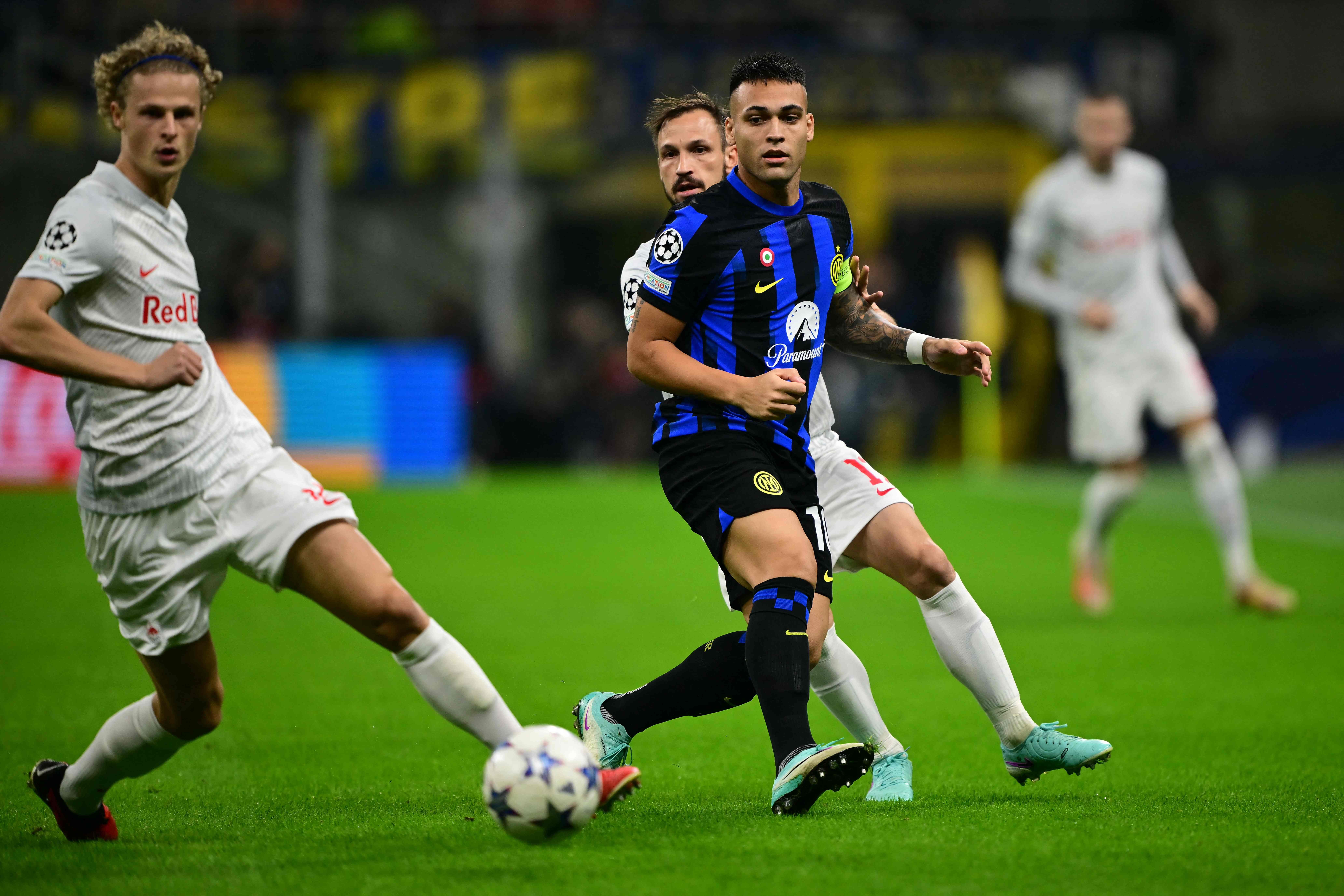 Ambientazo espectacular en el centro de Lisboa con la afición txuri-urdin