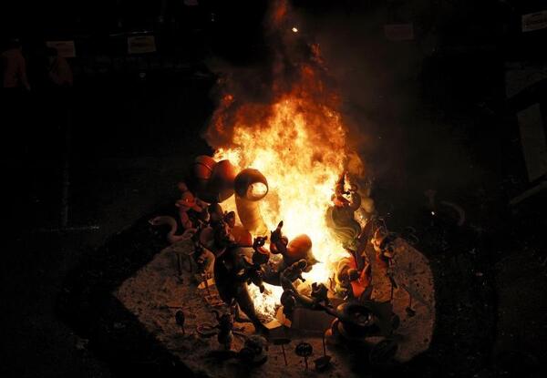 Fallas 2022: Cremà | Directo: Última hora de las Fallas: la mascletà y la Cremà, pendientes del tiempo