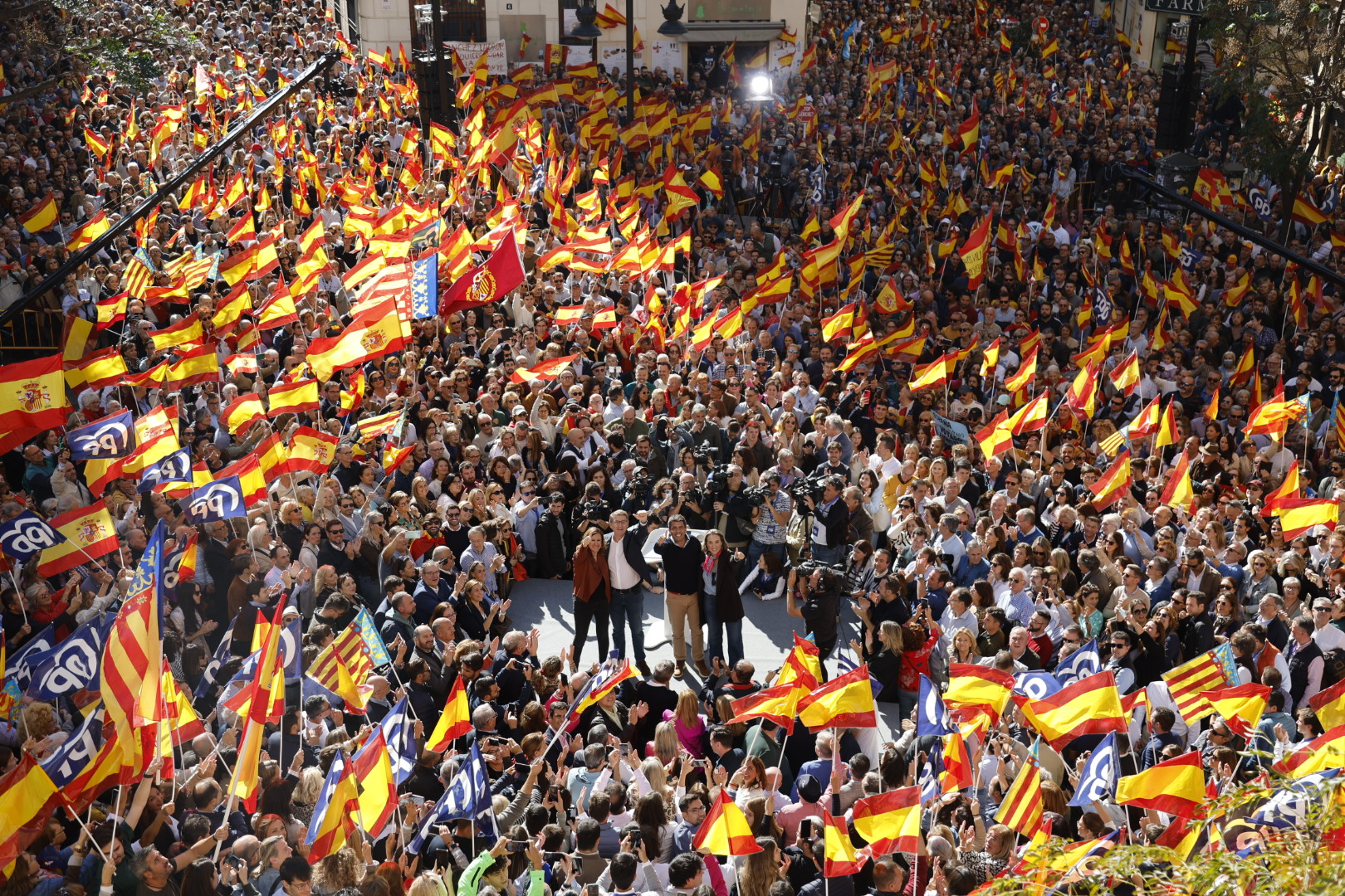 Concentración contra la amnistía en Valencia, minuto a minuto