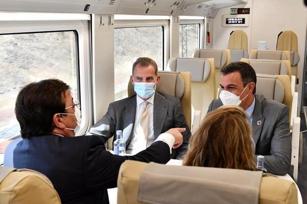 Imágenes del interior del tren durante el viaje hasta Badajoz