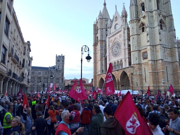 La Catedral aplaude a los leoneses.