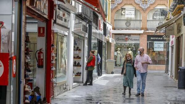 Los comerciantes sevillanos, resignados ante el cierre a las seis de la tarde: «No nos queda otra»