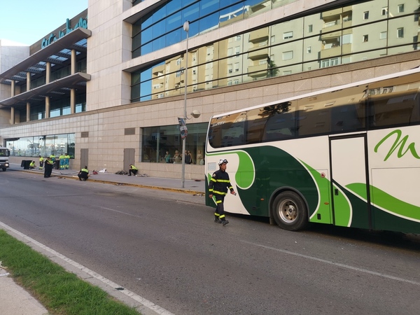 Accidente mortal en Cádiz: un autobús atropella a varias personas y deja tres muertos tras perder el control