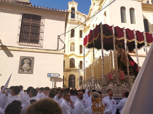 María Santísima del Patrocinio, Reina de los Cielos, ante el Convento de las Carmelitas. Foto: José Miguel Ramírez