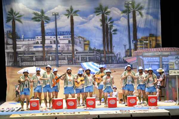 Carnaval de Badajoz: Los Camballotas embriagan al público en una noche más floja