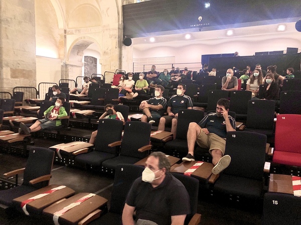 Seguidores de Rezusta se han juntado en el auditorio de Bergara. Foto: Borja Luna