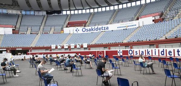 Vacunación Euskadi: Osakidetza ruega a los jóvenes a que se vacunen porque hay más de 57.000 citas disponibles hasta septiembre