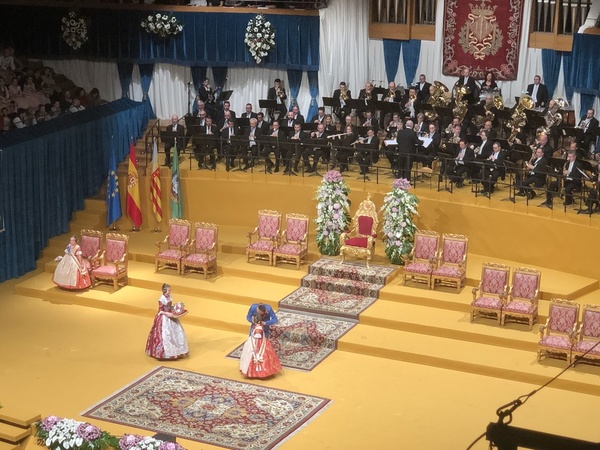 Corte de honor de la fallera mayor infantil de Valencia 2019