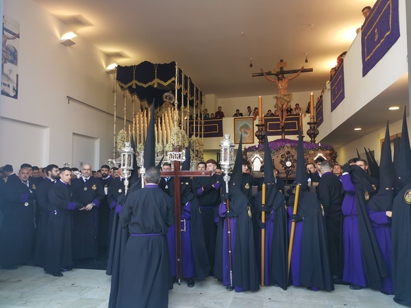 Salida de la Hermandad de la Crucifixión. Foto: José Miguel Ramírez.