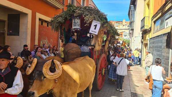 Así vivimos en directo el desfile de carros y pendones y las Cantaderas