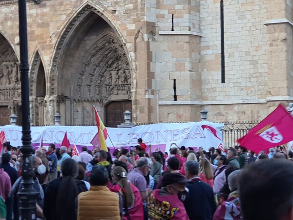 El &amp;#039;lexit&amp;#039; se ha dejado ver ante la Catedral.