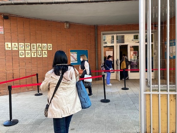 Primera jornada en los colegios vizcaínos sin mascarillas y con dudas