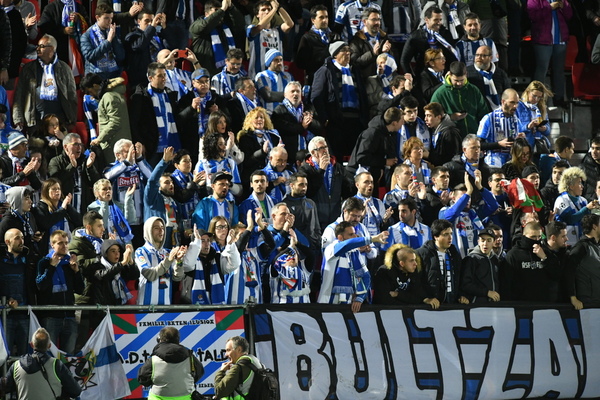 Ambientazo en las gradas de Anduva. / Lobo Altuna