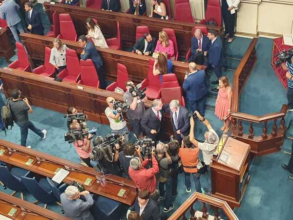 El Parlamento de Canarias se estrena en su undécima legislatura