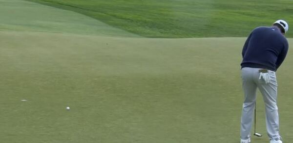 Muy certero con el putter Odyssey... así la ha enchufado en el anterior #6