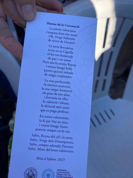 El Himno de la Coronación en el reverso de la estampa