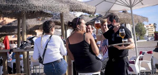 Los transportistas exhiben su fuerza en Granada con apoyo del campo