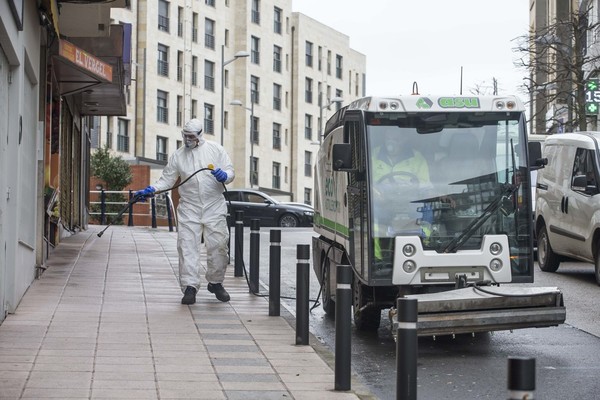 Limpieza por las principales calles de Astillero