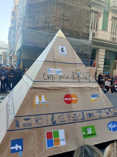 Así ha sido la Cabalgata del Ninot 2023