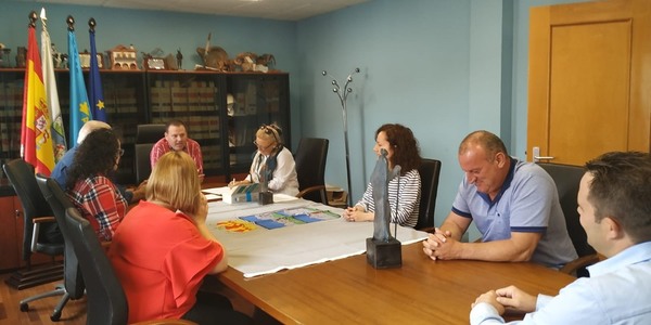 ONIS: El alcalde más votado de Asturias tiene ya en sus manos el bastón de mando. El socialista José Manuel Abeledo volverá a estar en Onís al frente de una corporación monocolor, pues su partido ha obtenido todos los ediles en juego, como ya ocurriese en la pasada legislatura. informa Gloria Pomarada