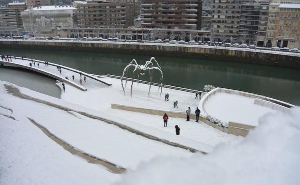 La mayor nevada en 33 años sorprende a Bizkaia