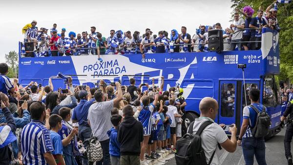 Directo | El Alavés celebra el ascenso a Primera en la Virgen Blanca