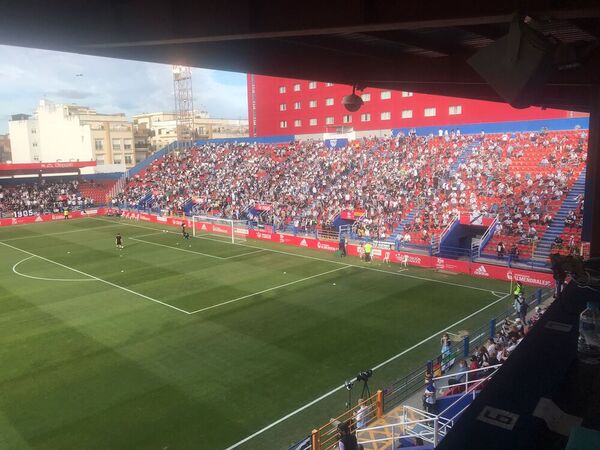 Los goles de Aquino y Concha meten en la final al Badajoz