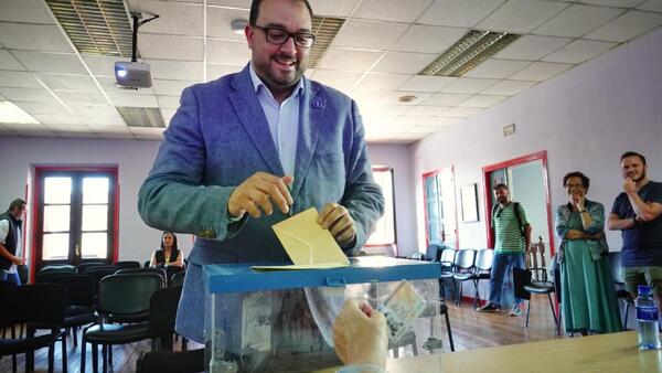 Barbón promete «reformismo tenaz»: «Los mejores días de Asturias están por llegar»