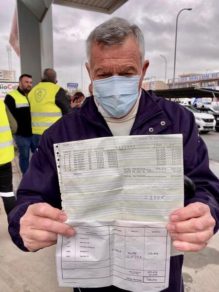 Los transportistas exhiben su fuerza en Granada con apoyo del campo