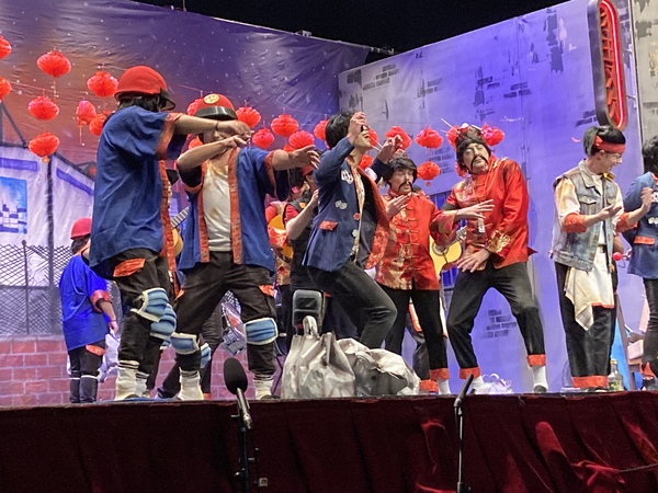 Carnaval de Badajoz: Las Chimixurris y Los Chungos logran que se hable de ellos en una noche de nivel