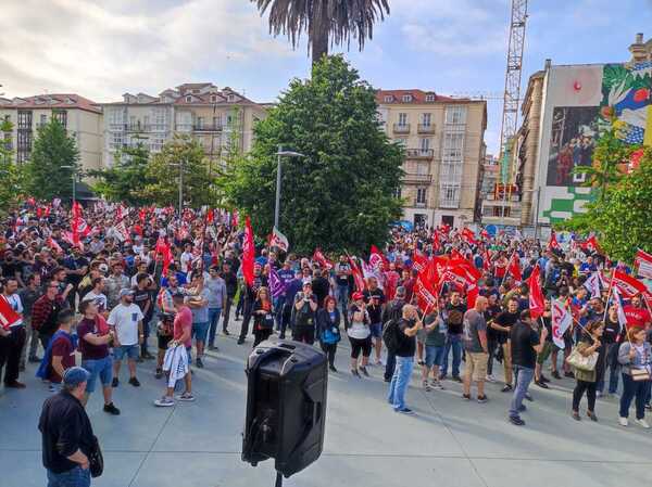 Miles de trabajadores salen a la calle a la búsqueda de «un convenio digno»