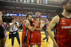 Así hemos vivido la fiesta del ascenso del Covirán Granada