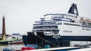 Cien camioneros, en el último ferry a España antes de Navidad: «Somos unos privilegiados»