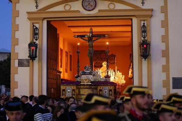 El Cristo y la Virgen, preparados para la salida. Hugo Cortés