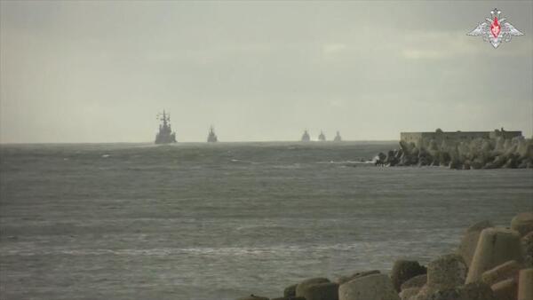 Los buques de guerra rusos participan en ejercicios navales en el Mar Báltico, en esta imagen fija tomada de un video publicado el 5 de junio de 2023 // Reuters