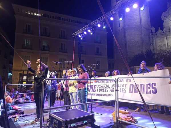 La segunda manifestación recorre el centro de Valencia con cánticos contra Irene Montero