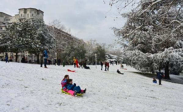 La mayor nevada en 33 años sorprende a Bizkaia