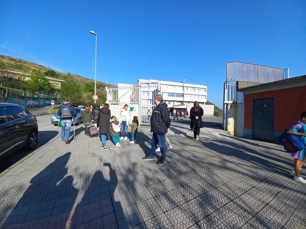 Primera jornada en los colegios vizcaínos sin mascarillas y con dudas
