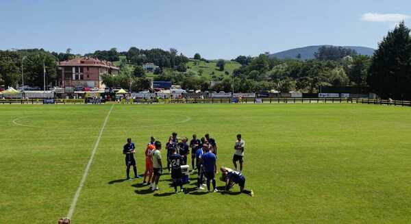 El Oviedo deja destellos en un empate sin goles ante el Eibar