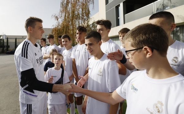 Andry Lunin, el portero que nunca sonríe