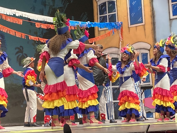 Carnaval de Badajoz: Las Chimixurris y Los Chungos logran que se hable de ellos en una noche de nivel