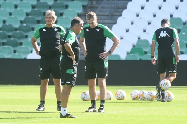 En la rueda de prensa previa al choque de esta tarde el técnico chileno del Real Betis, Manuel Pellegrini, comentó la actualidad de su equipo #Betis